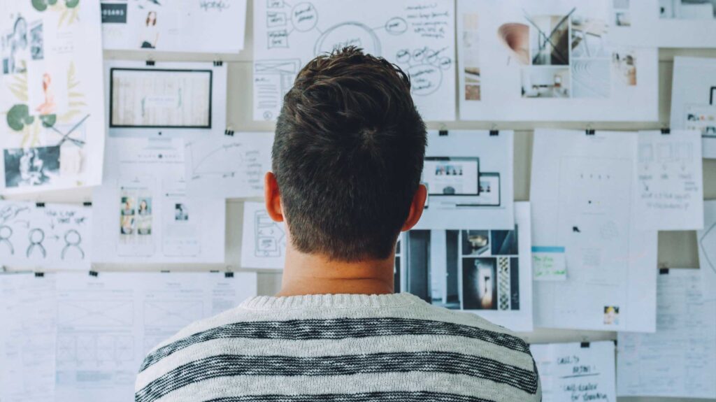 An un-biased guide on how to choose a Gloucester based pay monthly website.